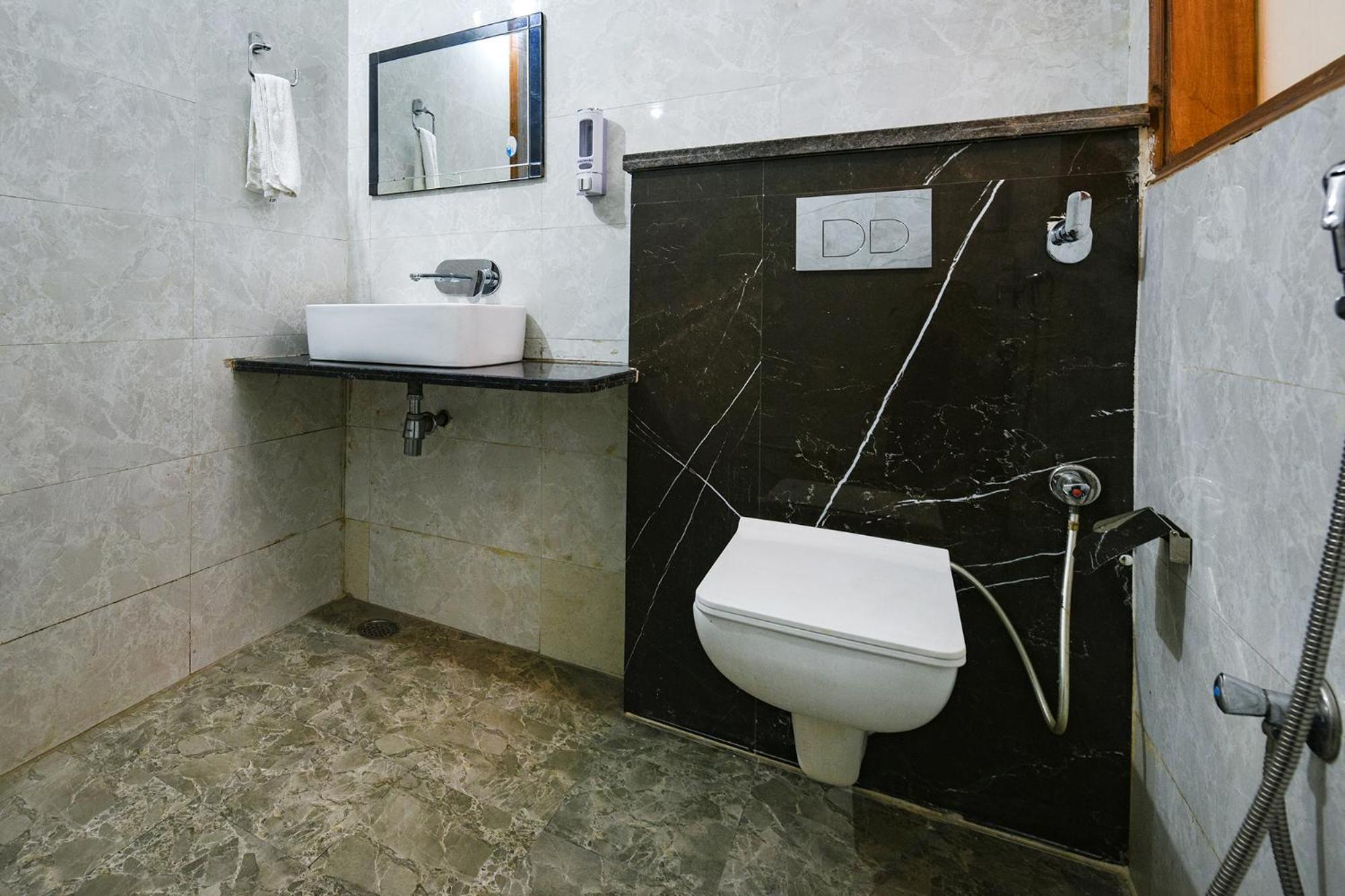 Fabhotel Indian I Gurgaon Exteriör bild